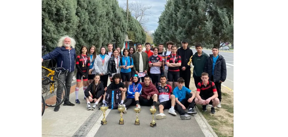 Ünye Anadolu Lisesi, Bisiklet Yarışması’nda kupaları topladı… 