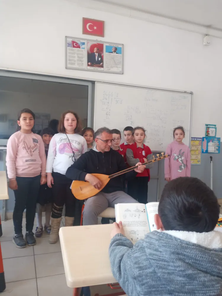 Başöğretmen Hakan Şaşmaz’dan Türk Halk Müziği esintisi… 