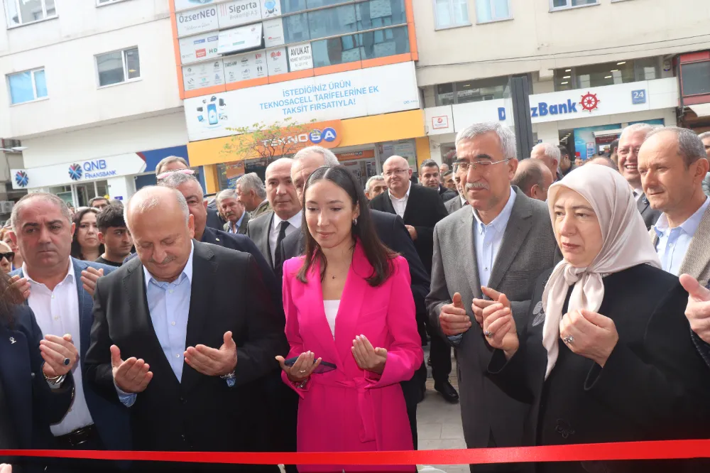  Yeni Hayat Eczanesi açıldı
