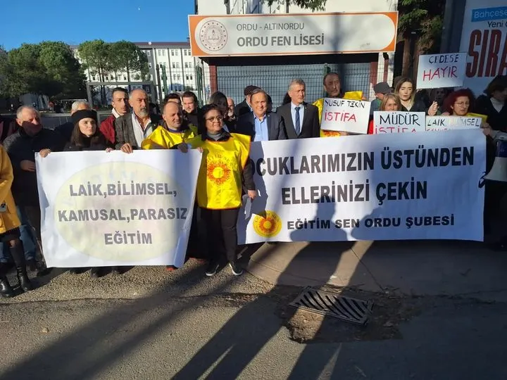 Fen Lisesi önünde protesto!