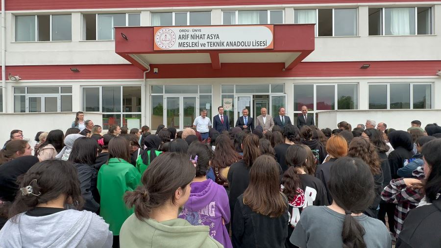 Vali Sonel’den, Ünye’de okul ziyaretleri…