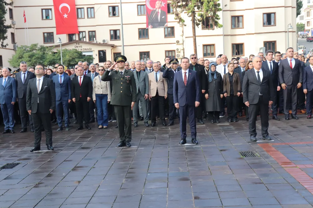 Bitmeyen özlemle Ata