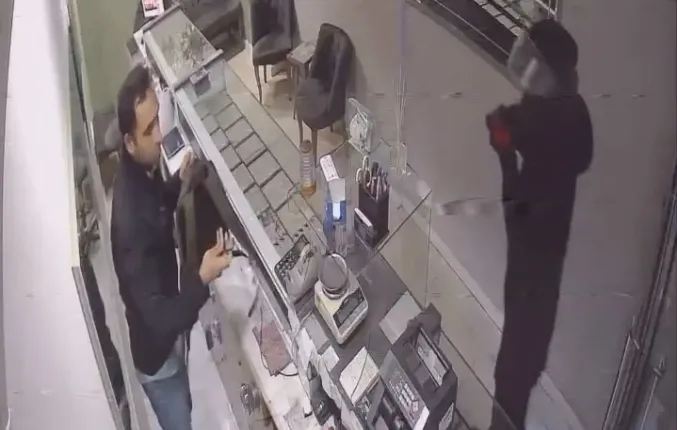 Fatsa’da Kuyumcudan 5 Kilo Altın Çalarak Kaçtı