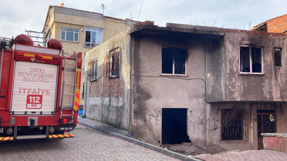 Ünye’de metruk binada yangın!