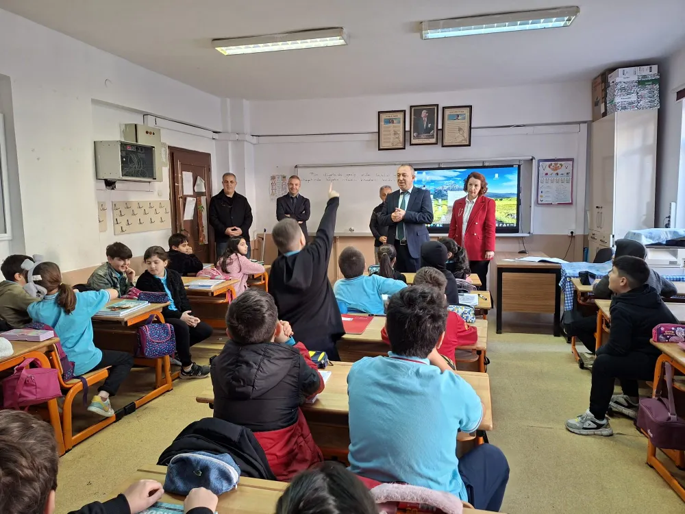 Müdür Alan’dan öğrencilere “Kitap okuyun!” vurgusu