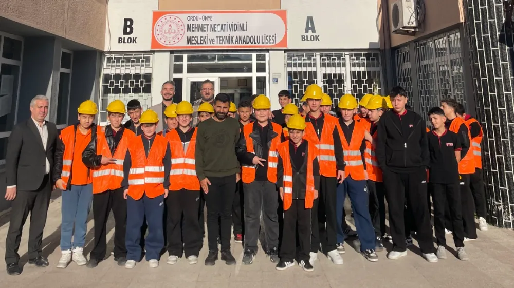 Ünye’de ortaokul öğrencileri mesleki ve teknik eğitimi yerinde tanıdı