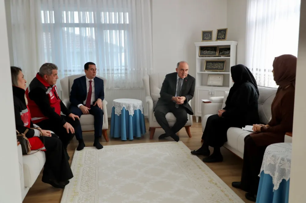 Vali Erol ve Kaymakam Işık’tan Şehit Öğretmen İsmail Taslı’nın ailesine ziyaret