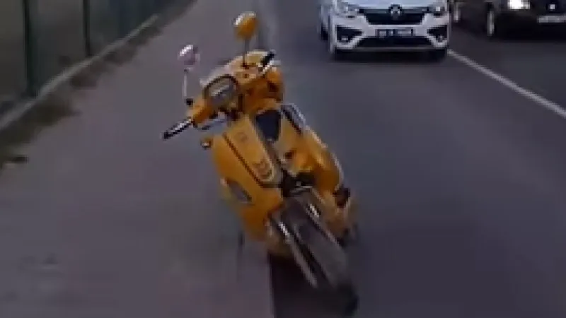 Otomobille motosiklet çarpıştı; sürücü yaralandı 