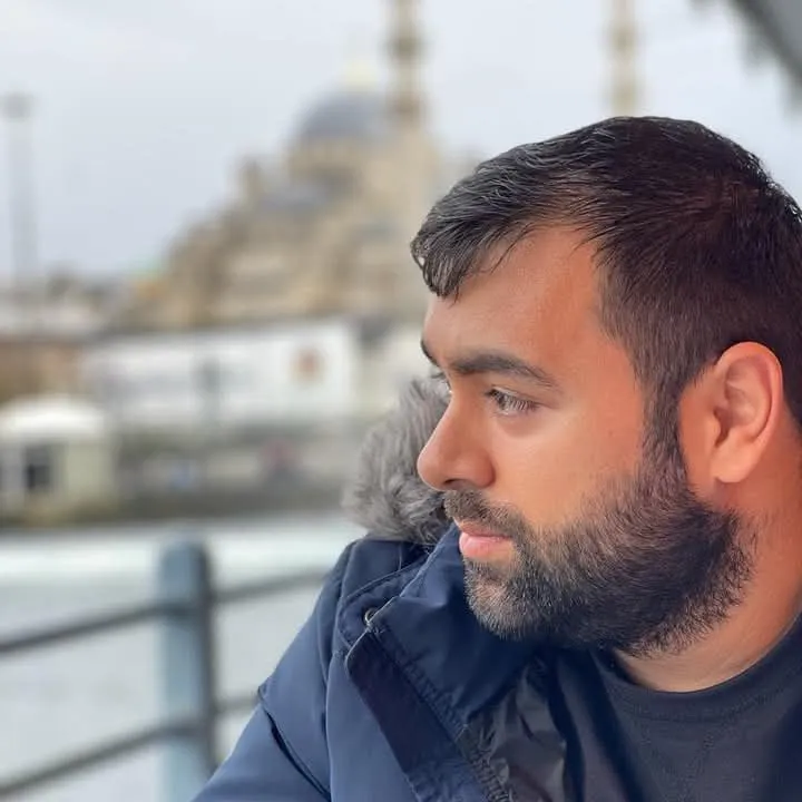 Galerici Hüseyin Veyisoğlu genç yaşta hayatını kaybetti