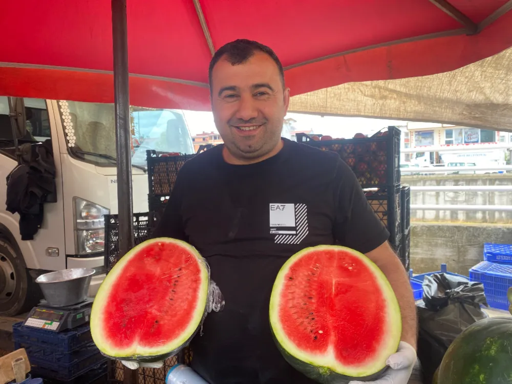 Yaz meyveleri tezgâhlarda… Kış meyveleri şimdiden düşündürtüyor…