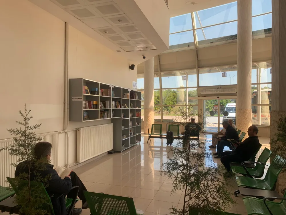 Ünye ve Altınordu’da otobüs beklerken kitap okuma imkânı