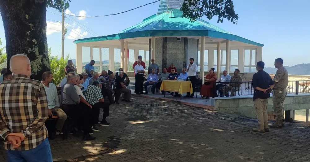 Çaybaşı’nda protokol, vatandaşı sahada dinledi! 