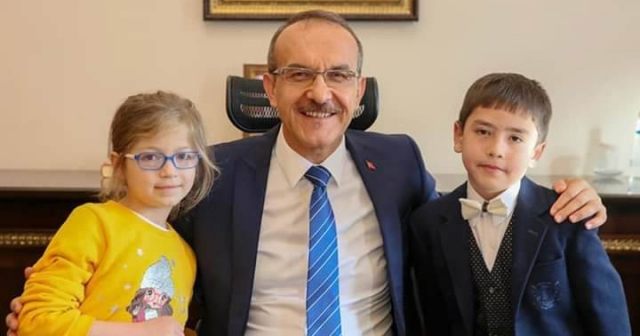 Minik öğrenciler Vali Yavuz’un konuğu oldu